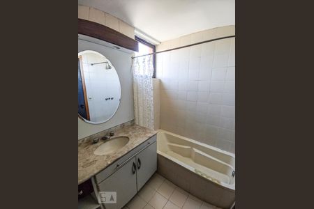 Banheiro de apartamento para alugar com 1 quarto, 53m² em Hamburgo Velho, Novo Hamburgo