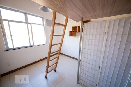 Quarto de apartamento para alugar com 1 quarto, 50m² em Pe Pequeno, Niterói