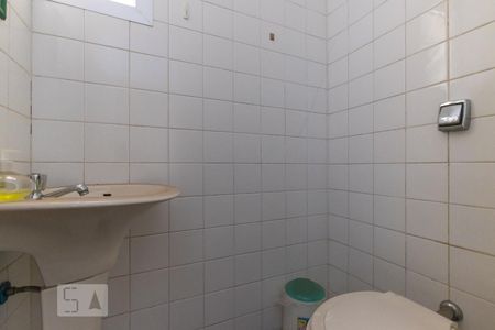Banheiro da suíte de apartamento para alugar com 1 quarto, 58m² em Cambuí, Campinas