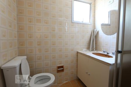 banheiro de apartamento para alugar com 1 quarto, 49m² em Vila Suzana, São Paulo