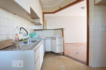 cozinha de apartamento para alugar com 1 quarto, 49m² em Vila Suzana, São Paulo