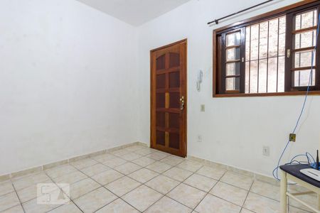 Sala de casa para alugar com 2 quartos, 200m² em Cidade Antônio Estevão de Carvalho, São Paulo