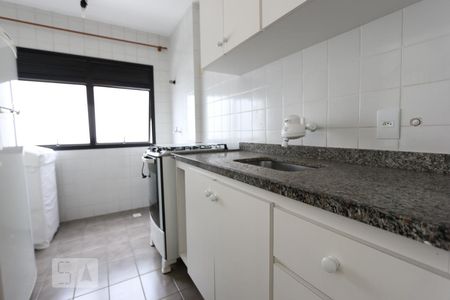 cozinha de apartamento para alugar com 1 quarto, 45m² em Vila Andrade, São Paulo