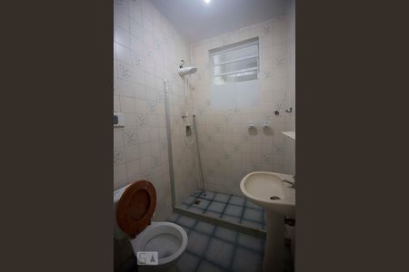 Banheiro de casa de condomínio para alugar com 3 quartos, 100m² em Centro, Niterói