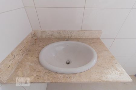 Detalhe banheiro de casa de condomínio à venda com 2 quartos, 84m² em Itaquera, São Paulo