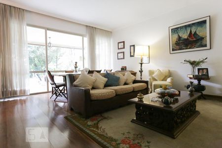 Casa à venda com 4 quartos, 392m² em Vila Madalena, São Paulo