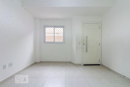 Sala de casa de condomínio para alugar com 2 quartos, 62m² em Itaquera, São Paulo