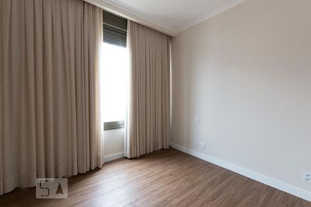 Casa de condomínio à venda com 300m², 4 quartos e 6 vagas Casa de condomínio à venda com 300m², 4 quartos e 6 vagasQuarto 1