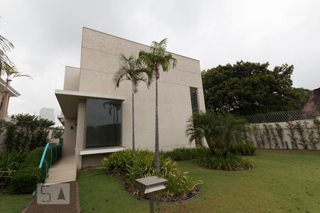 Casa de condomínio à venda com 300m², 4 quartos e 6 vagas Casa de condomínio à venda com 300m², 4 quartos e 6 vagasFachada