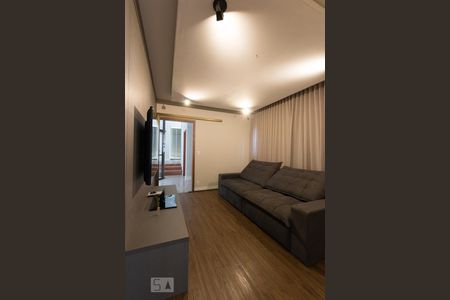 Casa de condomínio à venda com 300m², 4 quartos e 6 vagas Casa de condomínio à venda com 300m², 4 quartos e 6 vagasSala de TV