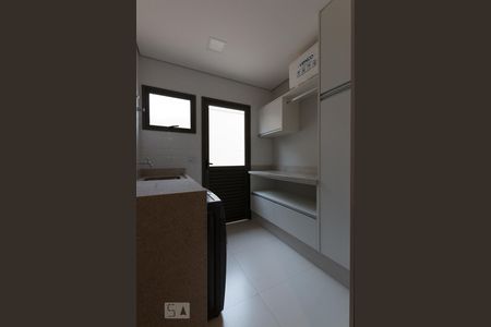 Casa de condomínio à venda com 300m², 4 quartos e 6 vagas Casa de condomínio à venda com 300m², 4 quartos e 6 vagasÁrea de Serviço