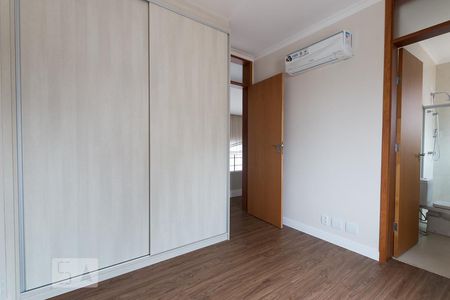 Casa de condomínio à venda com 300m², 4 quartos e 6 vagas Casa de condomínio à venda com 300m², 4 quartos e 6 vagasQuarto 1