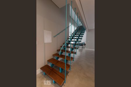 Casa de condomínio à venda com 300m², 4 quartos e 6 vagas Casa de condomínio à venda com 300m², 4 quartos e 6 vagasEscadas