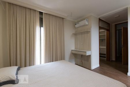 Casa de condomínio à venda com 300m², 4 quartos e 6 vagas Casa de condomínio à venda com 300m², 4 quartos e 6 vagasQuarto 4