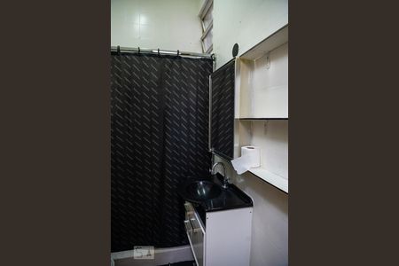 Banheiro de kitnet/studio à venda com 1 quarto, 30m² em Copacabana, Rio de Janeiro