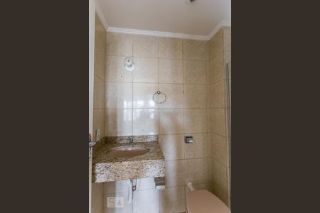 Banheiro da suíte de apartamento à venda com 3 quartos, 77m² em Camaquã, Porto Alegre