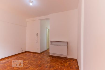 Sala de kitnet/studio para alugar com 1 quarto, 34m² em Centro, Campinas