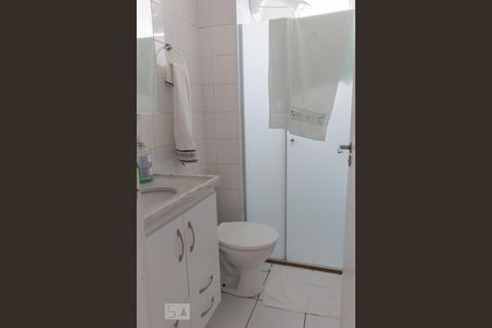 Banheiro de apartamento para alugar com 2 quartos, 55m² em Jardim Santa Cruz , São Paulo