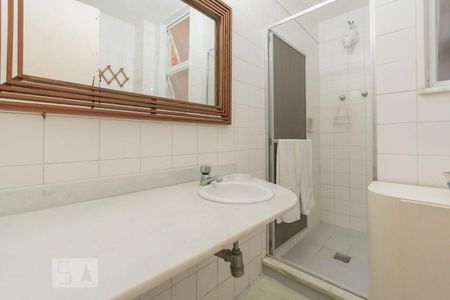 Banheiro de kitnet/studio para alugar com 1 quarto, 23m² em Botafogo, Rio de Janeiro