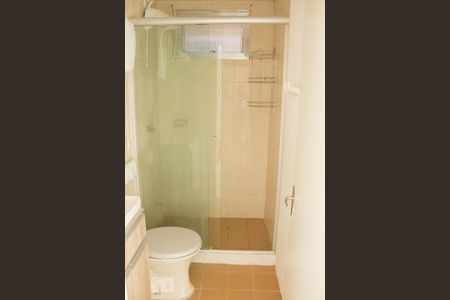 Banheiro de apartamento para alugar com 1 quarto, 45m² em Azenha, Porto Alegre