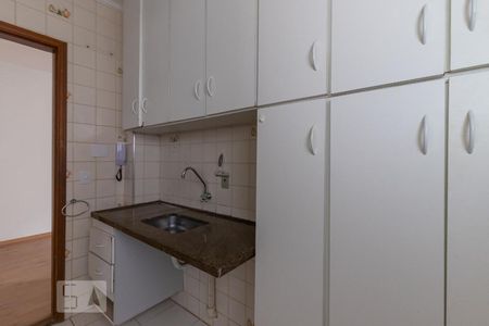 Cozinha de apartamento à venda com 1 quarto, 57m² em Cambuí, Campinas