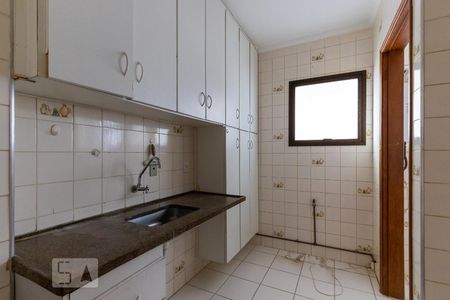 Cozinha de apartamento à venda com 1 quarto, 57m² em Cambuí, Campinas