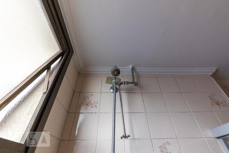 Banheiro de apartamento à venda com 1 quarto, 57m² em Cambuí, Campinas