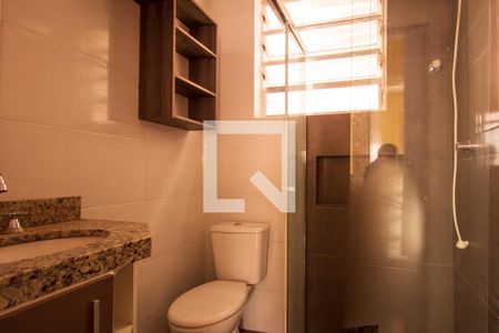 Banheiro de apartamento à venda com 2 quartos, 47m² em Nonoai, Porto Alegre