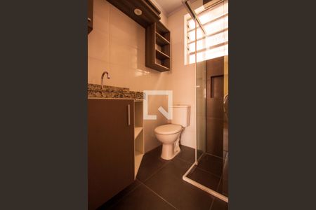 Banheiro de apartamento à venda com 2 quartos, 47m² em Nonoai, Porto Alegre