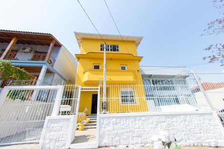 Fachada da Casa de casa à venda com 6 quartos, 300m² em Medianeira, Porto Alegre