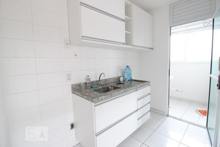 Cozinha de apartamento para alugar com 2 quartos, 62m² em Vila Vitório Mazzei, São Paulo