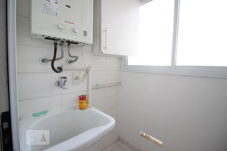 Área de Serviço de apartamento para alugar com 2 quartos, 62m² em Vila Vitório Mazzei, São Paulo