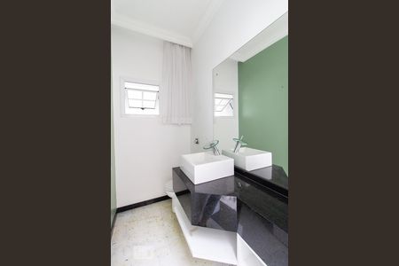 Lavabo de casa de condomínio para alugar com 4 quartos, 400m² em Alphaville Graciosa, Pinhais