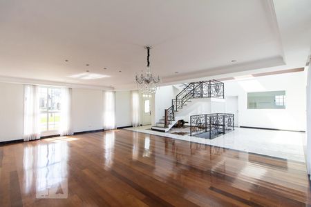 Sala de casa de condomínio para alugar com 4 quartos, 400m² em Alphaville Graciosa, Pinhais