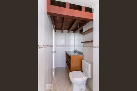 Banheiro piso superior de casa de condomínio à venda com 2 quartos, 90m² em Cavalhada, Porto Alegre