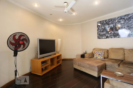 Sala de TV de apartamento para alugar com 4 quartos, 200m² em Santa Cecília, São Paulo