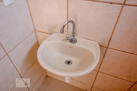 Banheiro do quarto 1 de casa de condomínio para alugar com 4 quartos, 210m² em Parque Anhanguera, Goiânia