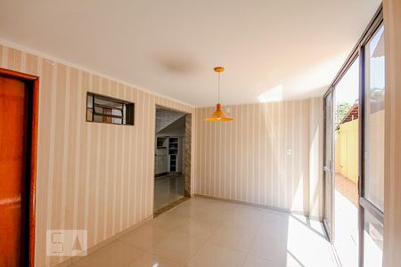 Sala 2 de casa de condomínio para alugar com 4 quartos, 210m² em Parque Anhanguera, Goiânia