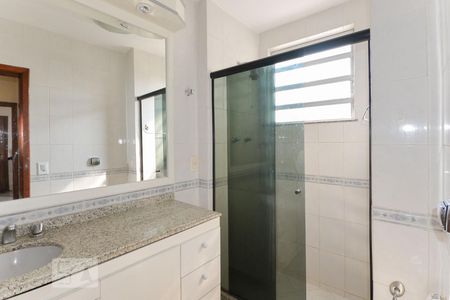 Banheiro de apartamento para alugar com 1 quarto, 52m² em Tijuca, Rio de Janeiro