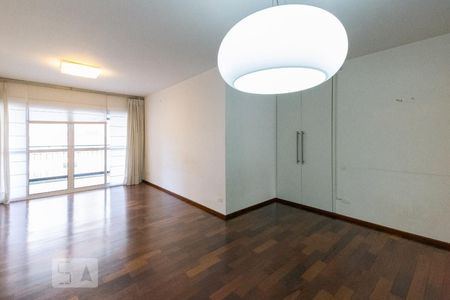 Sala de apartamento para alugar com 3 quartos, 140m² em Moema, São Paulo