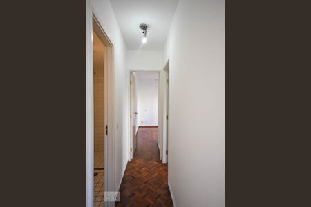 Corredor de apartamento para alugar com 2 quartos, 68m² em Paraíso do Morumbi, São Paulo