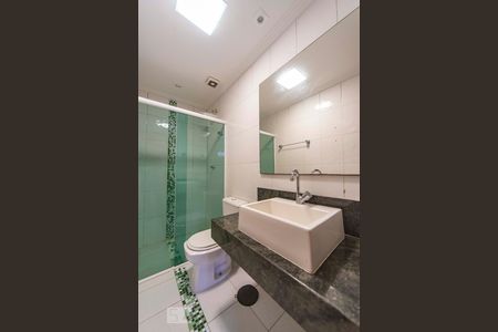 Banheiro  de apartamento à venda com 3 quartos, 92m² em Vila Eldízia, Santo André
