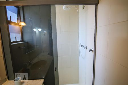 Banheiro da suíte de apartamento para alugar com 1 quarto, 60m² em Icaraí, Niterói