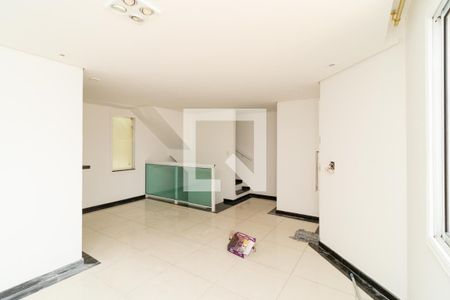 Sala de casa de condomínio para alugar com 3 quartos, 135m² em Vila Mazzei, São Paulo