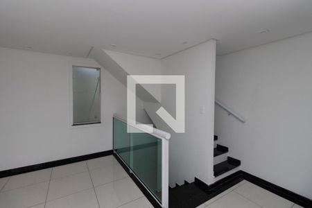 Sala de casa de condomínio para alugar com 3 quartos, 135m² em Vila Mazzei, São Paulo