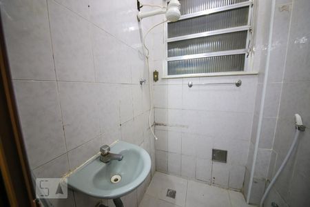 Banheiro de kitnet/studio à venda com 1 quarto, 36m² em Avenida Ernani do Amaral Peixoto, Niterói