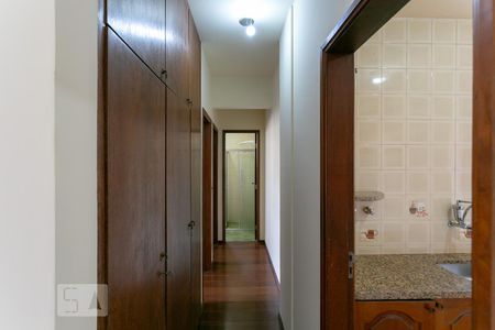 Corredor de apartamento para alugar com 2 quartos, 107m² em Funcionários, Belo Horizonte