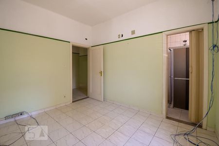 Suíte de casa para alugar com 4 quartos, 240m² em Vila Bertioga, São Paulo