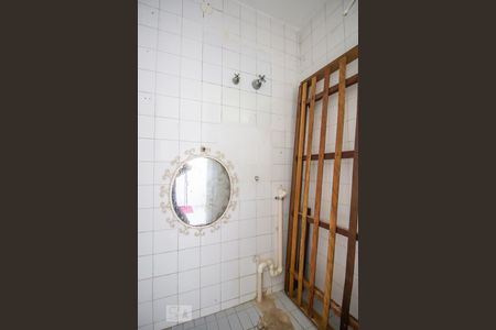 Banheiro serviço de apartamento para alugar com 2 quartos, 68m² em Pinheiros, São Paulo