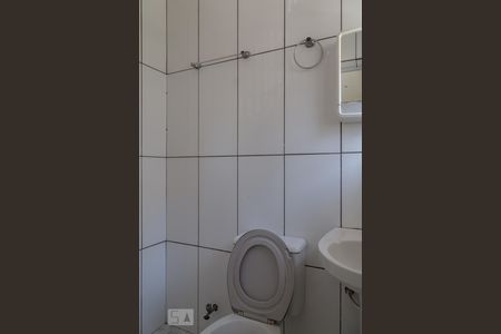 Banheiro de kitnet/studio para alugar com 1 quarto, 18m² em Liberdade, São Paulo